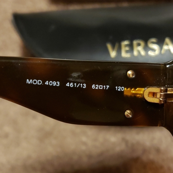3 pair Versace sunglasses 🕶  with cases!! - Picture 5 of 13